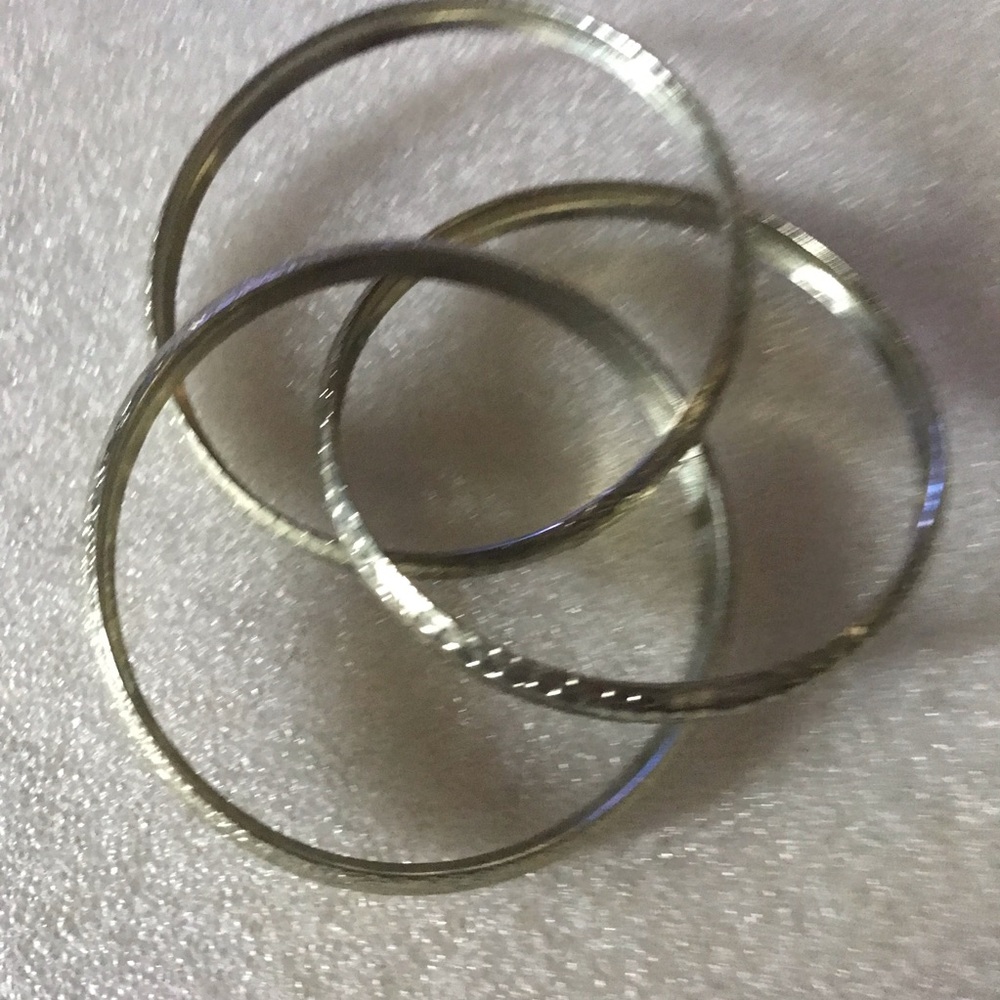 Silver Tone Women’s Stackable Bangle Bracelets